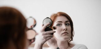 Makeup Removing – 4 Best Tips From Experts