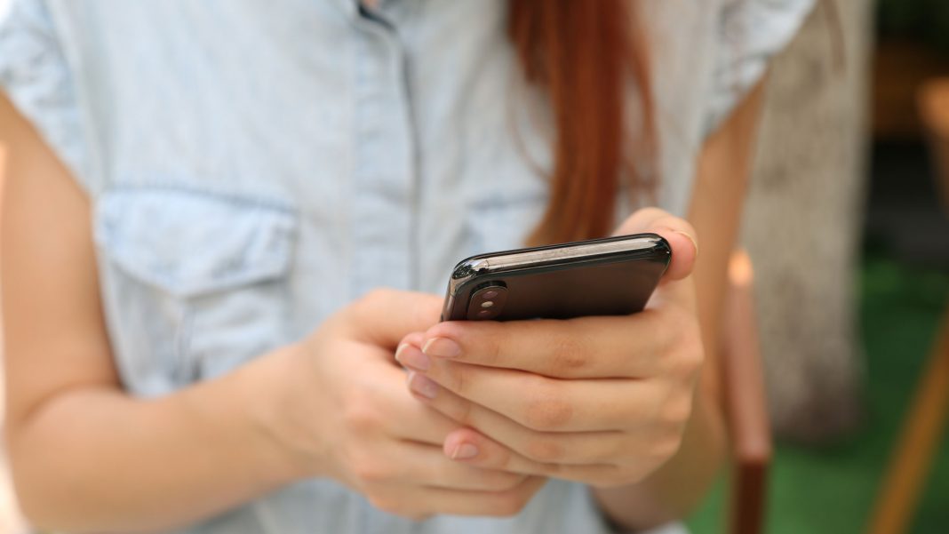 6-Smartphone-Etiquettes-You-Should-Follow-on-nextreading-online