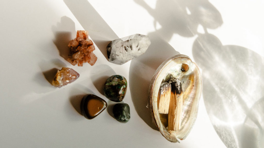 5-Reasons-Why-You-Should-Consider-Using-Crystals-on-nextreading-online