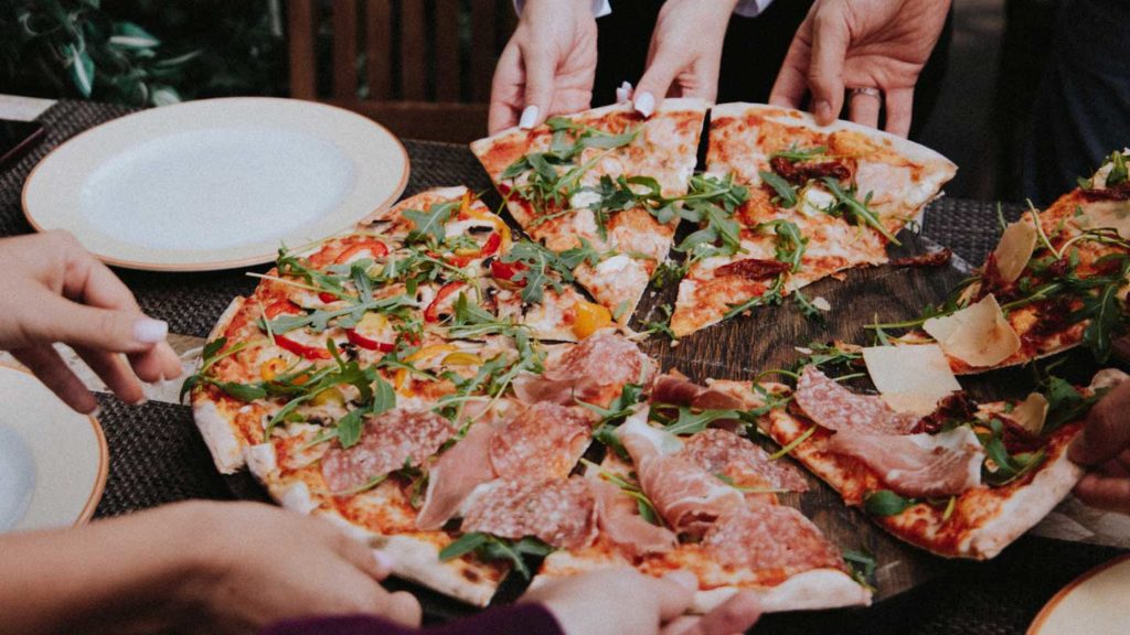 Pizza-Is-a-Type-of-Food-That-Brings-People-Together-on-nextreading-online