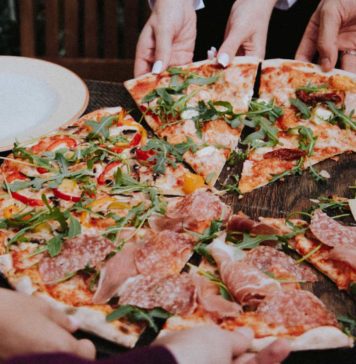 Pizza-Is-a-Type-of-Food-That-Brings-People-Together-on-nextreading-online